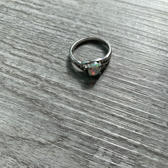 Sterling Silver Opal ring, Size 7 - Picture 5 of 8